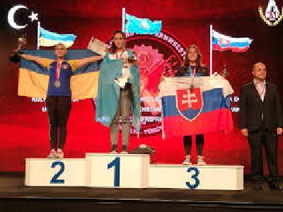 Majstrovstvá sveta - stupne víťazov so slovenskou vlajkou